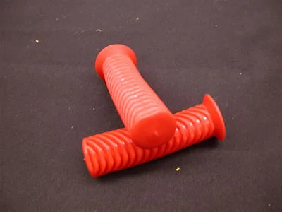 red mountain bike grips-PAIR RED TRADITIONAL BICYCLE PLASTIC ITALIAN MADE CYCLE-BIKE HANDLEBAR GRIPS NOS